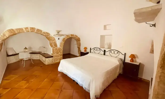 Rexer-Ceglie-Messapica-TRULLO-CON-BOSCO-PRIVATO-CameraDaLetto