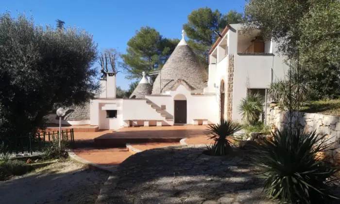 Rexer-Ceglie-Messapica-TRULLO-CON-BOSCO-PRIVATO-Terrazzo