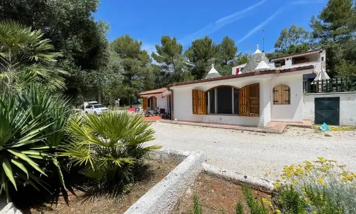 Rexer-Ceglie-Messapica-TRULLO-CON-BOSCO-PRIVATO-Giardino