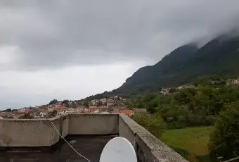 Rexer-Frasso-Telesino-Vendesi-palazzotto-Frasso-Telesino-ai-piedi-del-Monte-Terrazzo