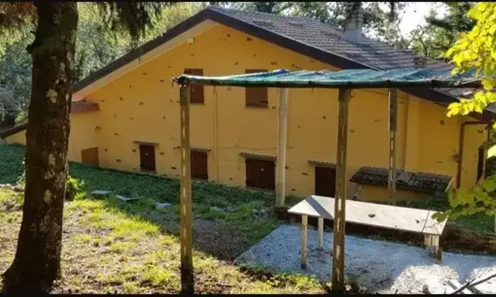 Rexer-Stazzema-Vendesi-villa-bifamiliare-e-rustico-annesso-a-STAZZEMA-LU-ALTRO