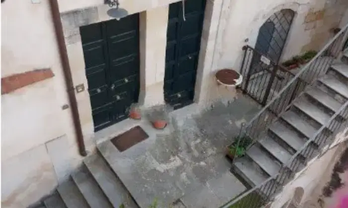 Rexer-Siracusa-Vendesi-appartamento-in-via-del-Teatro-a-Ortigia-Siracusa-Garage