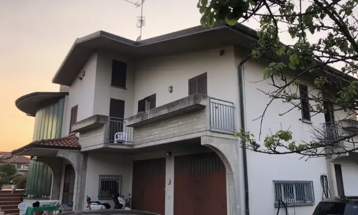 Rexer-San-Paolo-dArgon-VILLA-SINGOLA-MA-REALIZZATA-PER-DUE-FAMIGLIE-CON-INGRESSI-SEPARATI-Giardino