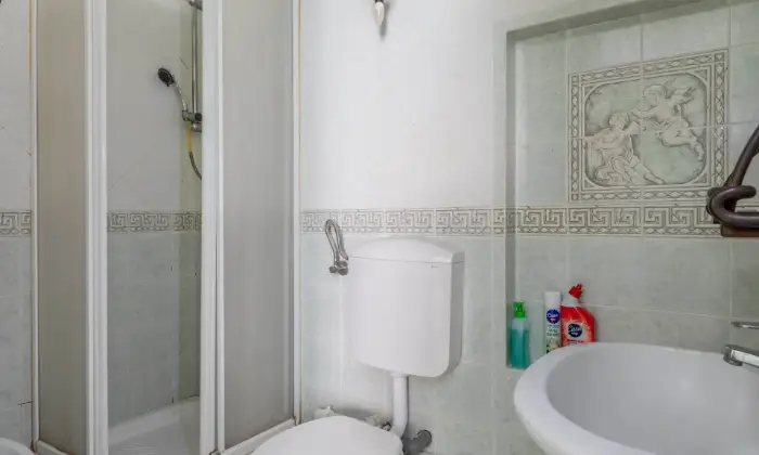 Rexer-Montevarchi-Villa-Casa-indipendente-in-Via-Ammiraglio-Burzagli-Montevarchi-BAGNO
