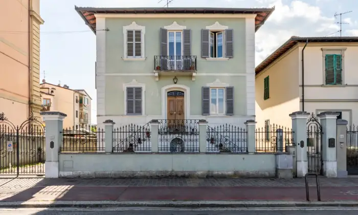 Rexer-Montevarchi-Villa-Casa-indipendente-in-Via-Ammiraglio-Burzagli-Montevarchi-ESTERNO
