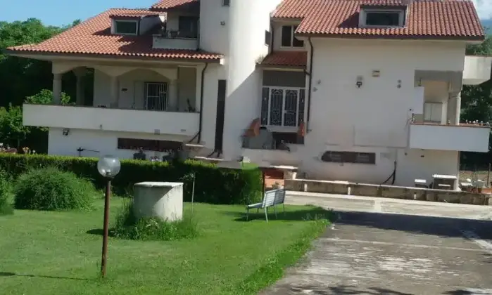 Rexer-Pratola-Peligna-Vendesi-villa-a-Pratola-Peligna-Giardino
