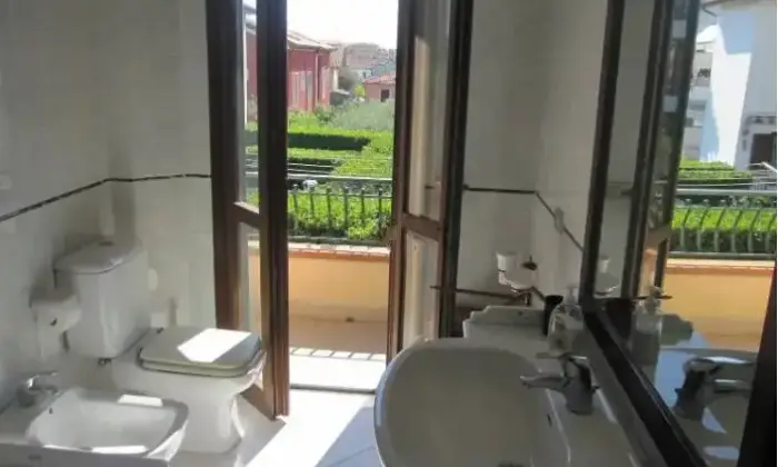 Rexer-Santo-Stefano-di-Magra-Attico-in-vendita-in-via-Cerreti-a-Santo-Stefano-di-Magra-Bagno