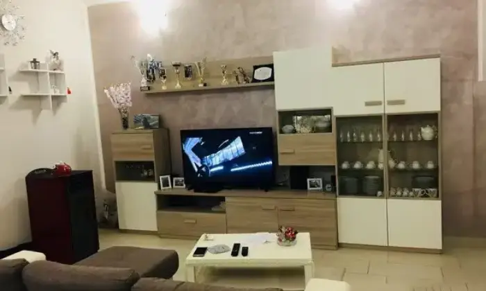 Rexer-Ururi-Vendesi-appartamento-in-Via-LiguriaURURI-CB-Salone