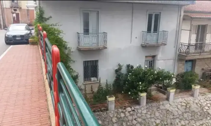 Rexer-Paterno-Casa-su-tre-livelli-in-vendita-in-centro-paese-PATERNO-Garage