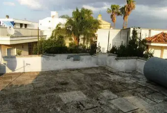 Rexer-Taviano-Vendesi-casa-indipendente-su-tre-piani-in-via-Crispi-Taviano-Terrazzo