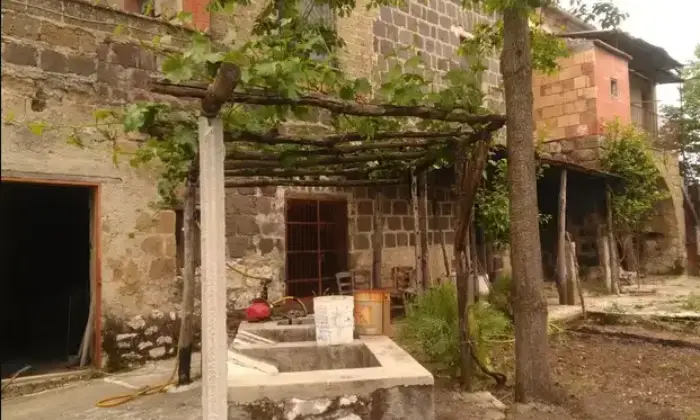 Rexer-Roccaromana-Rustico-da-ristrutturare-con-vigneto-Terrazzo