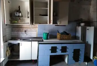 Rexer-Roccaromana-Rustico-da-ristrutturare-con-vigneto-Cucina