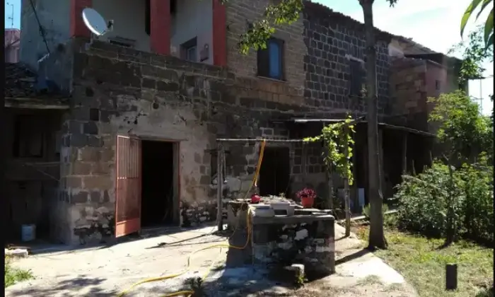 Rexer-Roccaromana-Rustico-da-ristrutturare-con-vigneto-Terrazzo