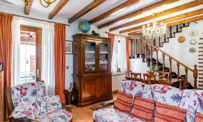 Rexer-Sestola-Deliziosa-casa-immersa-nel-verde-con-mansarda-taverna-e-ampio-spazio-esterno-SALONE