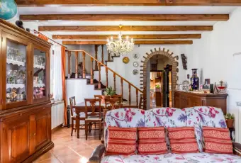 Rexer-Sestola-Deliziosa-casa-immersa-nel-verde-con-mansarda-taverna-e-ampio-spazio-esterno-SALONE