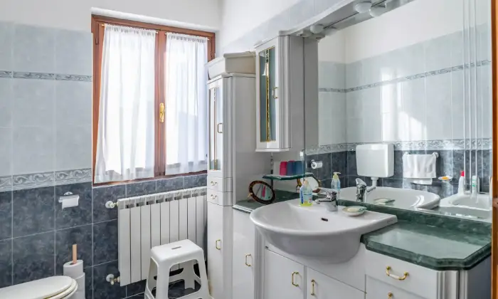 Rexer-Sestola-Deliziosa-casa-immersa-nel-verde-con-mansarda-taverna-e-ampio-spazio-esterno-BAGNO