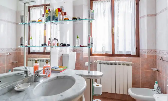 Rexer-Sestola-Deliziosa-casa-immersa-nel-verde-con-mansarda-taverna-e-ampio-spazio-esterno-BAGNO