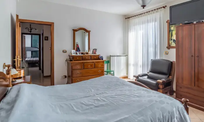 Rexer-Sestola-Deliziosa-casa-immersa-nel-verde-con-mansarda-taverna-e-ampio-spazio-esterno-CAMERA-DA-LETTO
