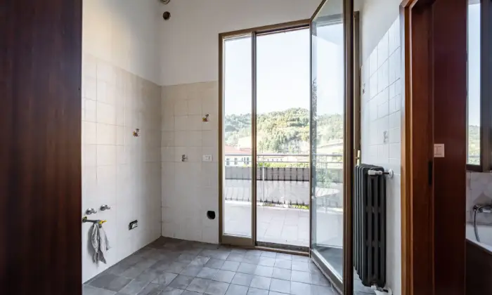 Rexer-Modigliana-Palazzina-indipendente-suddivisa-in-appartamenti-CUCINA
