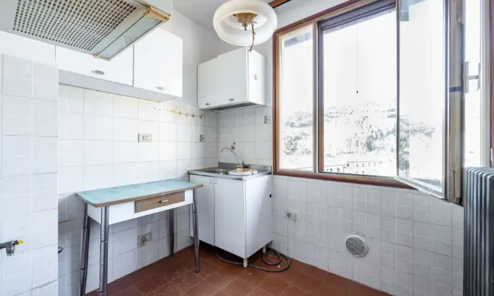 Rexer-Modigliana-Palazzina-indipendente-suddivisa-in-appartamenti-CUCINA