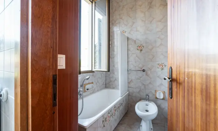 Rexer-Modigliana-Palazzina-indipendente-suddivisa-in-appartamenti-BAGNO
