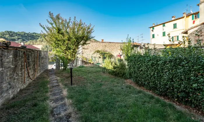 Rexer-Modigliana-Palazzina-indipendente-suddivisa-in-appartamenti-GIARDINO