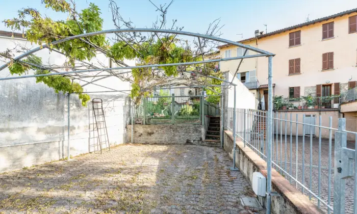 Rexer-Modigliana-Palazzina-indipendente-suddivisa-in-appartamenti-GIARDINO