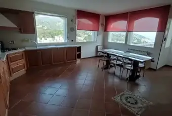 Rexer-Alassio-Vendesi-Villa-unifamiliare-a-Strada-Consortile-Simone-Salada-ad-Alassio-Cucina
