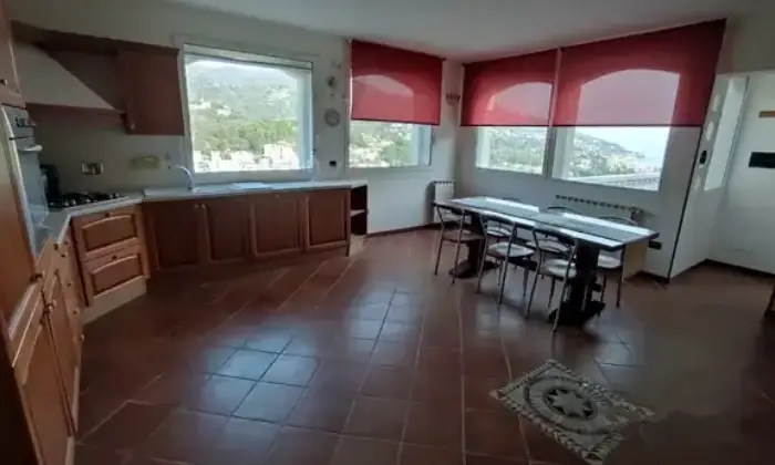 Rexer-Alassio-Vendesi-Villa-unifamiliare-a-Strada-Consortile-Simone-Salada-ad-Alassio-Cucina