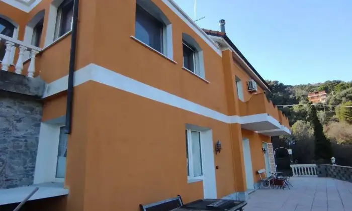 Rexer-Alassio-Vendesi-Villa-unifamiliare-a-Strada-Consortile-Simone-Salada-ad-Alassio-Facciata