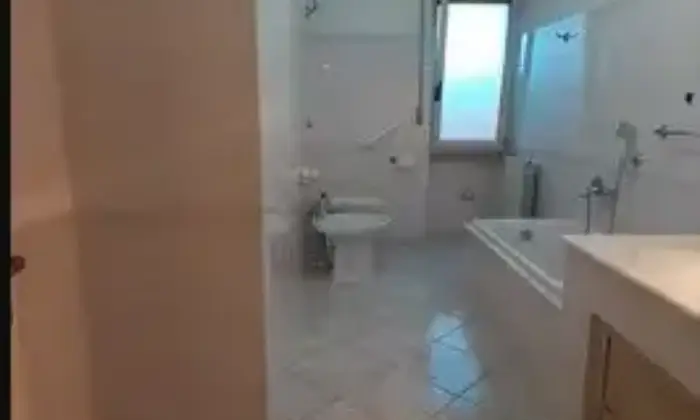 Rexer-Ghilarza-Vendesi-appartamento-in-Via-Fonte-Vecchia-a-GHILARZA-OR-Bagno