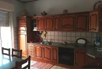 Rexer-Riesi-Vendesi-due-appartamenti-in-casa-indipendente-a-Riesi-Cucina