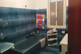 Rexer-Riesi-Vendesi-due-appartamenti-in-casa-indipendente-a-Riesi-Bagno