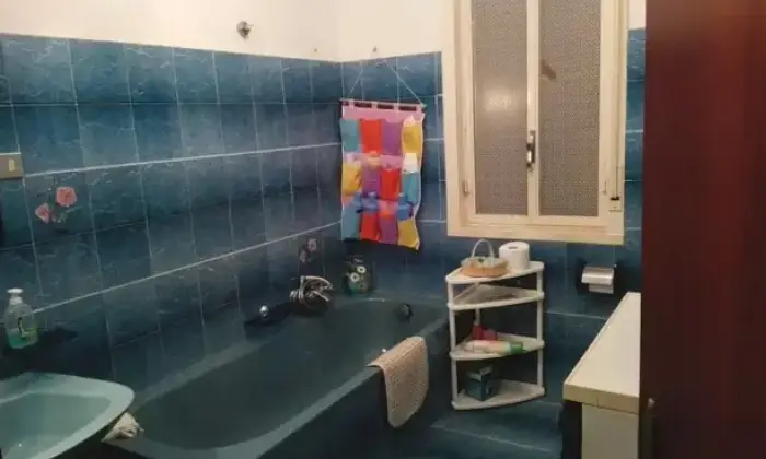 Rexer-Riesi-Vendesi-due-appartamenti-in-casa-indipendente-a-Riesi-Bagno