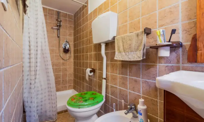 Rexer-Quiliano-Casa-per-vacanze-MareMonti-nel-borgo-di-Cadibona-fraz-di-Quiliano-BAGNO