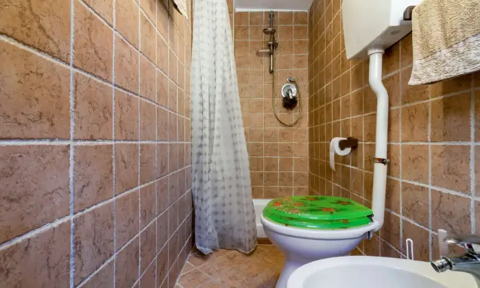 Rexer-Quiliano-Casa-per-vacanze-MareMonti-nel-borgo-di-Cadibona-fraz-di-Quiliano-BAGNO