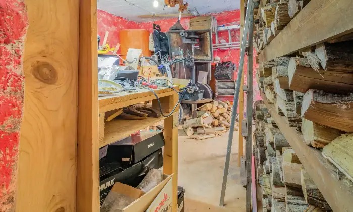 Rexer-Capanne-Casa-per-vacanze-MareMonti-nel-borgo-di-Cadibona-fraz-di-Quiliano-CANTINA