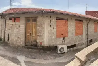 Rexer-Uri-Casa-da-ultimare-pi-locale-commerciale-in-vendita-a-URI-Garage