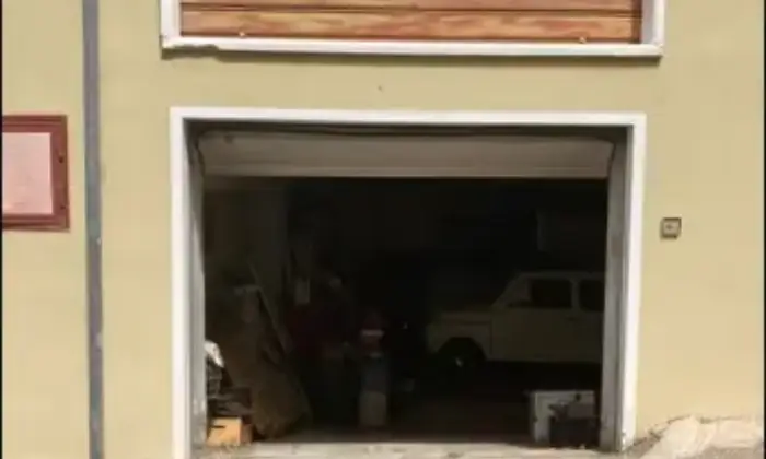 Rexer-Uri-Locale-commerciale-piu-seminterrato-in-vendita-a-URI-SS-Altro