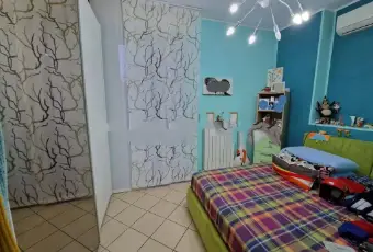 Rexer-Vercelli-Vendesi-appartamento-in-via-SiracusaIsola-Bennet-Belvedere-Vercelli-CameraDaLetto