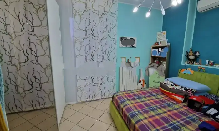 Rexer-Vercelli-Vendesi-appartamento-in-via-SiracusaIsola-Bennet-Belvedere-Vercelli-CameraDaLetto