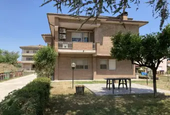 Rexer-Cannara-Vendesi-villa-bifamiliare-in-via-Collemancio-Altro