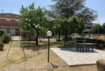 Rexer-Cannara-Vendesi-villa-bifamiliare-in-via-Collemancio-Giardino