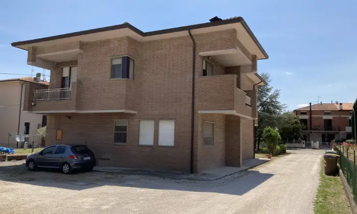 Rexer-Cannara-Vendesi-villa-bifamiliare-in-via-Collemancio-Giardino