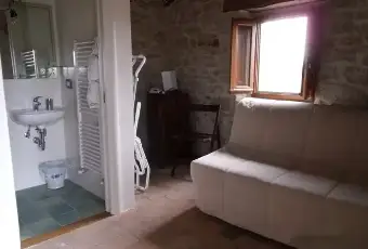 Rexer-Papiano-Vendesi-porzione-di-colonica-posizione-panoramica-Stanza