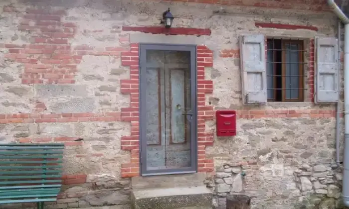 Rexer-Papiano-Vendesi-porzione-di-colonica-posizione-panoramica-Facciata