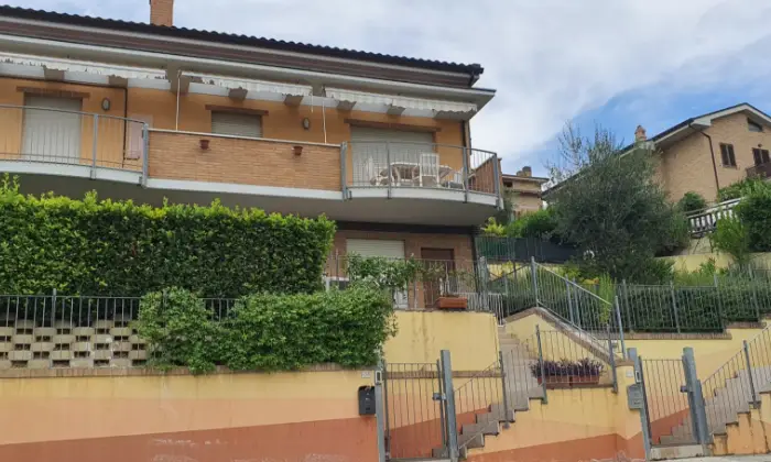 Rexer-Corridonia-BELLISSIMO-QUADRILOCALE-CON-GIARDINO-E-GARAGE-Terrazzo