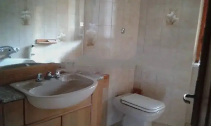 Rexer-Tornimparte-Vendesi-quadrilocale-in-via-Amiternina-Nord-Bagno