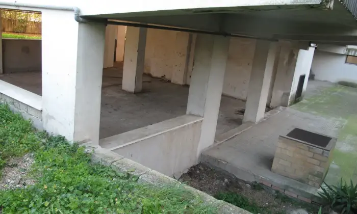 Rexer-Formia-Locale-DepositoMagazzino-in-Formia-Garage