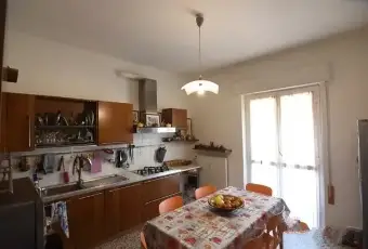 Rexer-Ovada-Appartamento-ampio-luminoso-e-comodo-ai-servizi-Cucina